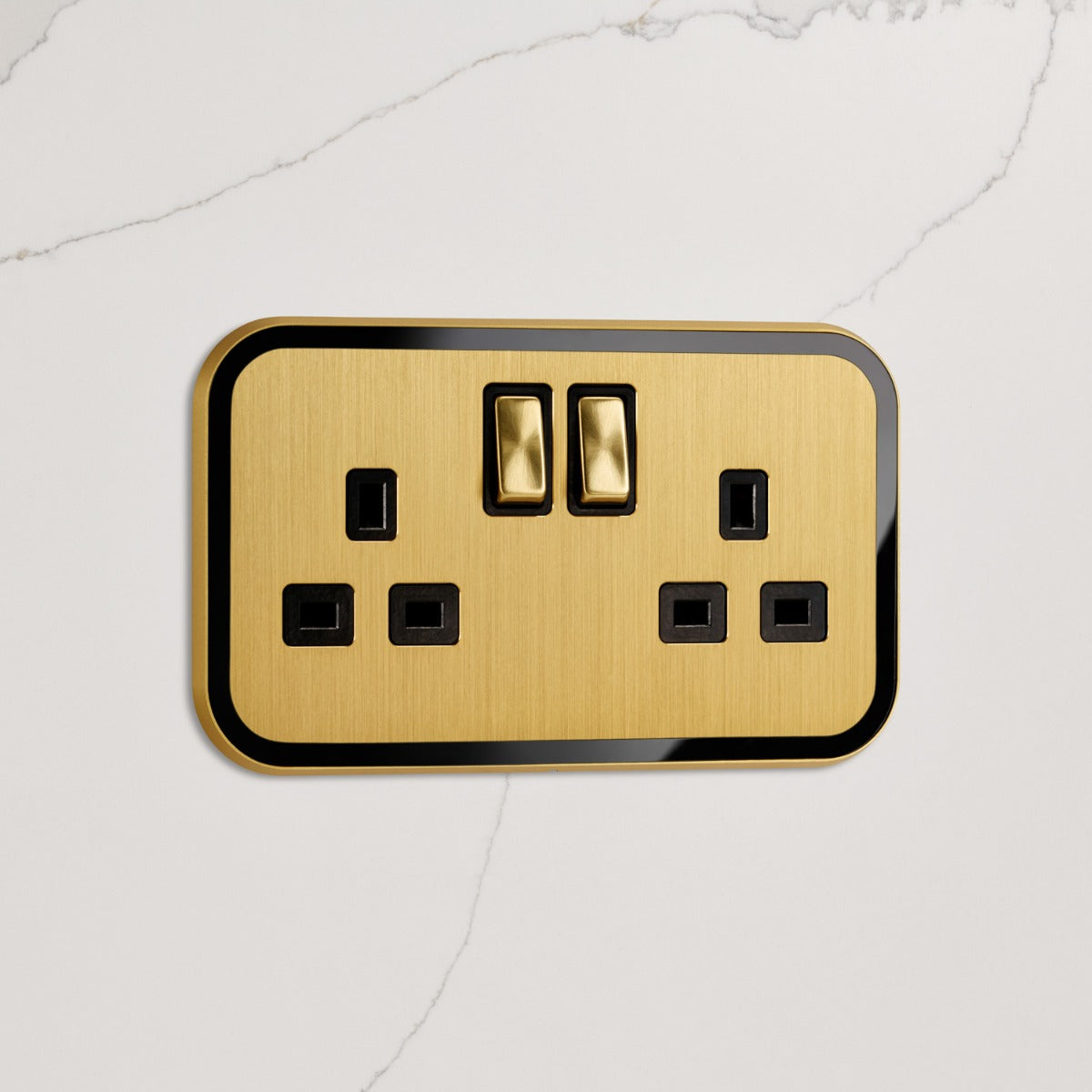 2G UK Plug Socket (13A) in Gold & Black Gloss