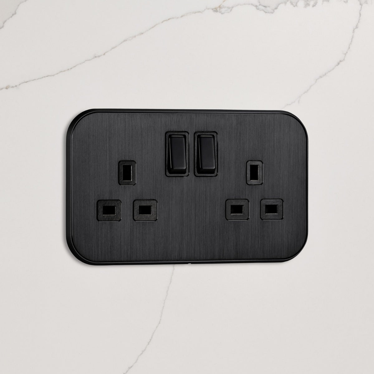 2G UK Plug Socket (13A) in Black