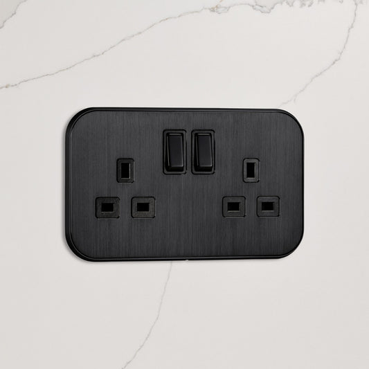 2G UK Plug Socket (13A) in Black
