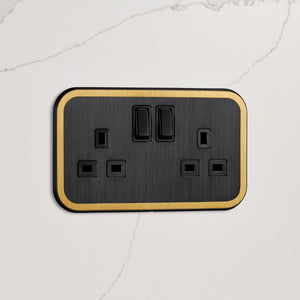 2G UK Plug Socket (13A) in Black & Gold