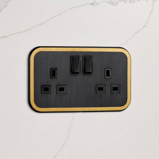 2G UK Plug Socket (13A) in Black & Gold