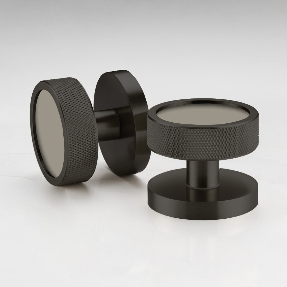 55907120841035_55924023853387