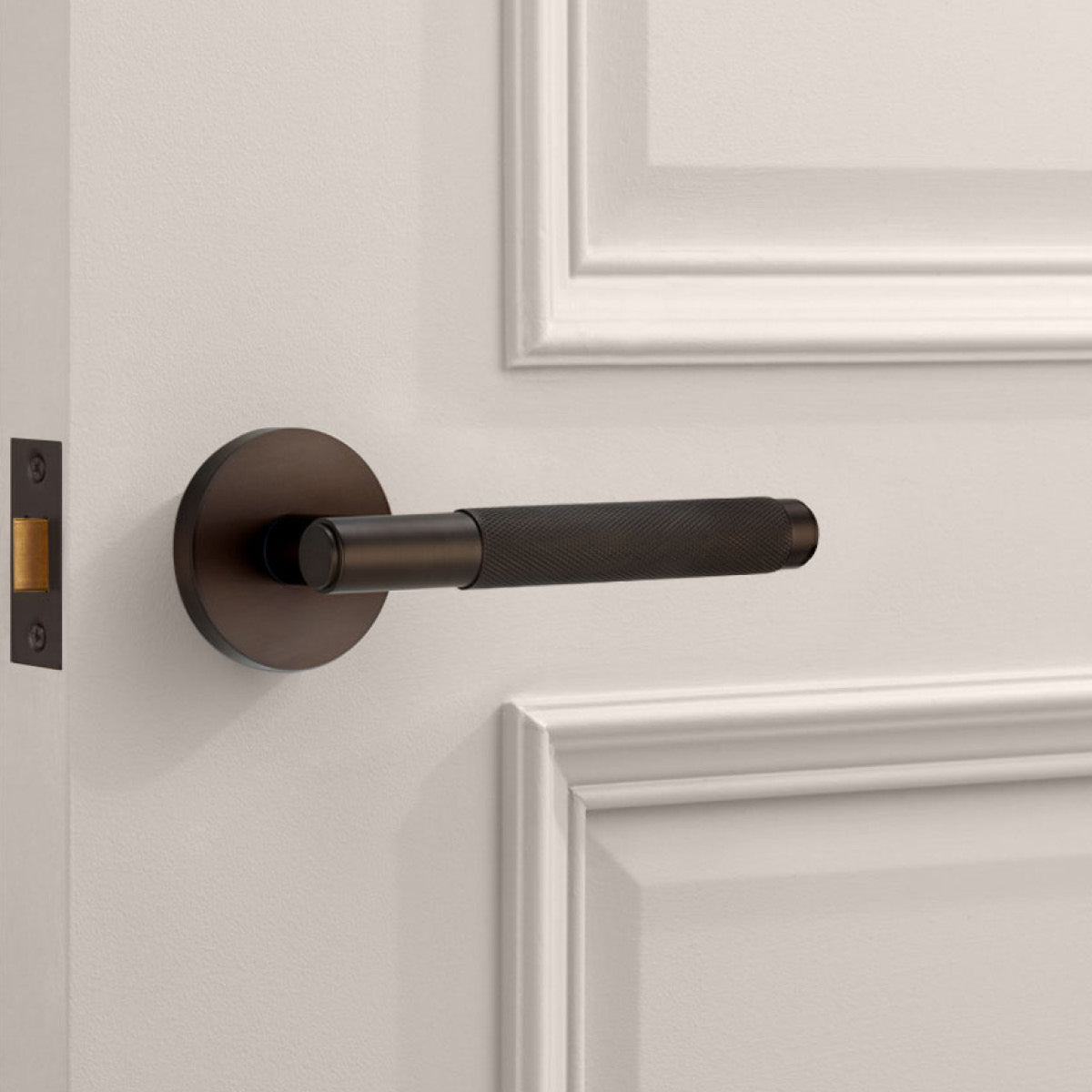 Brass Knurled Lever Door Handle in Bronze