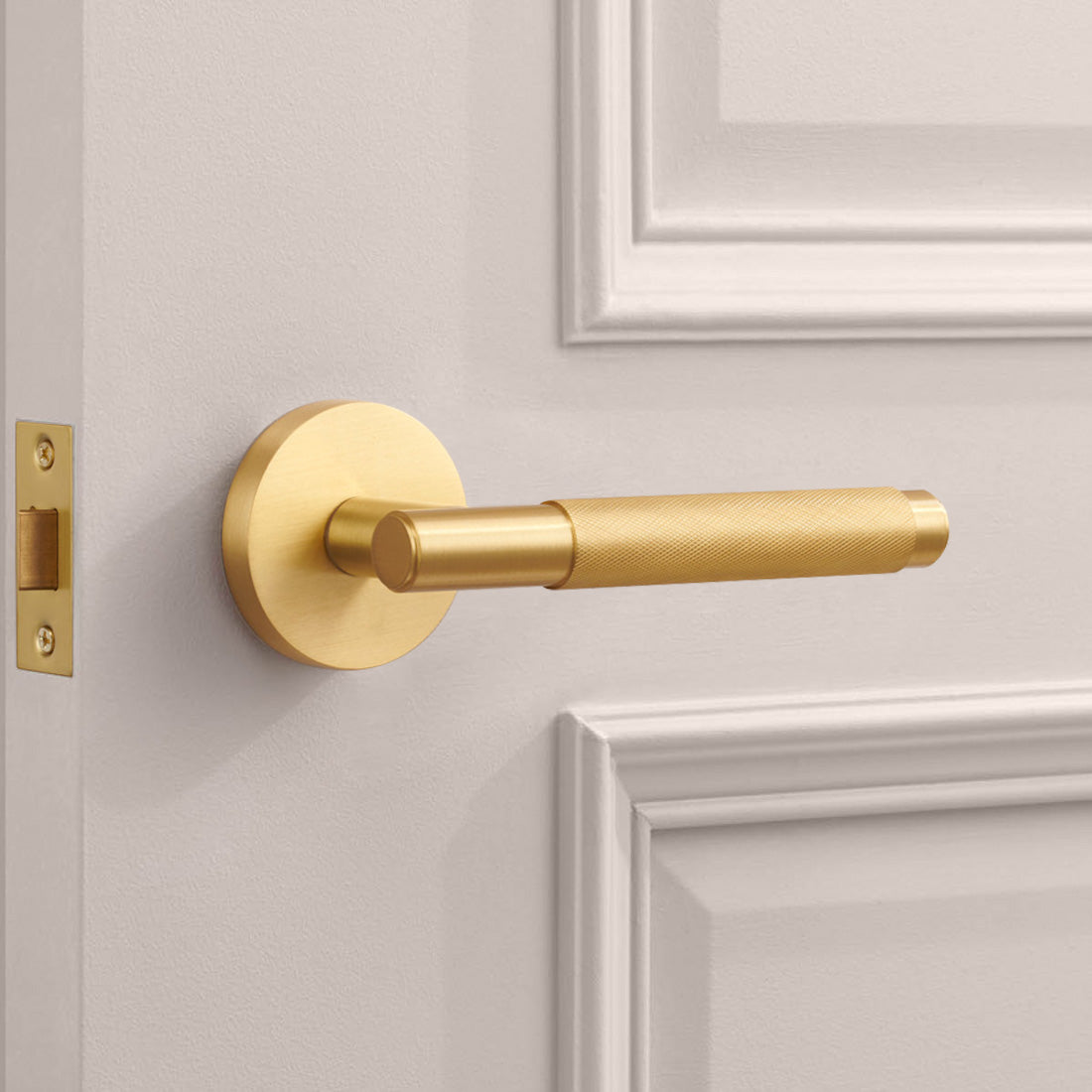 Brass Knurled Lever Door Handle in Gold