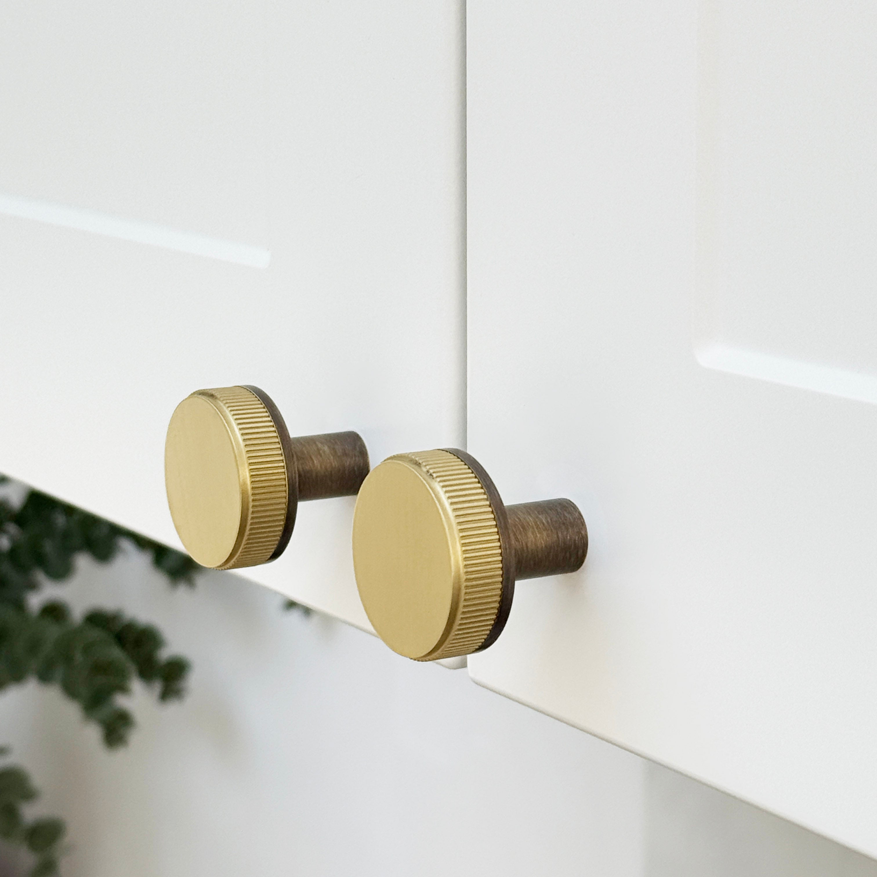 Antique Brass Door Knobs with Linear Top In Gold