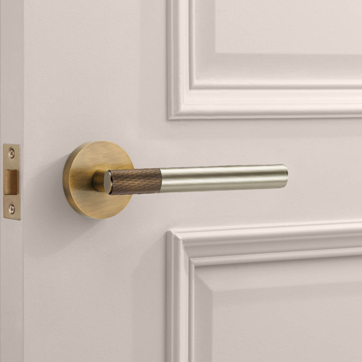 Antique Linear Lever Handle with Tip in Silver