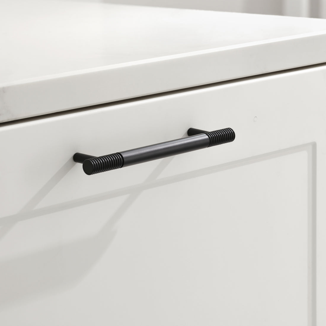 Fluted Pull Handle in Black