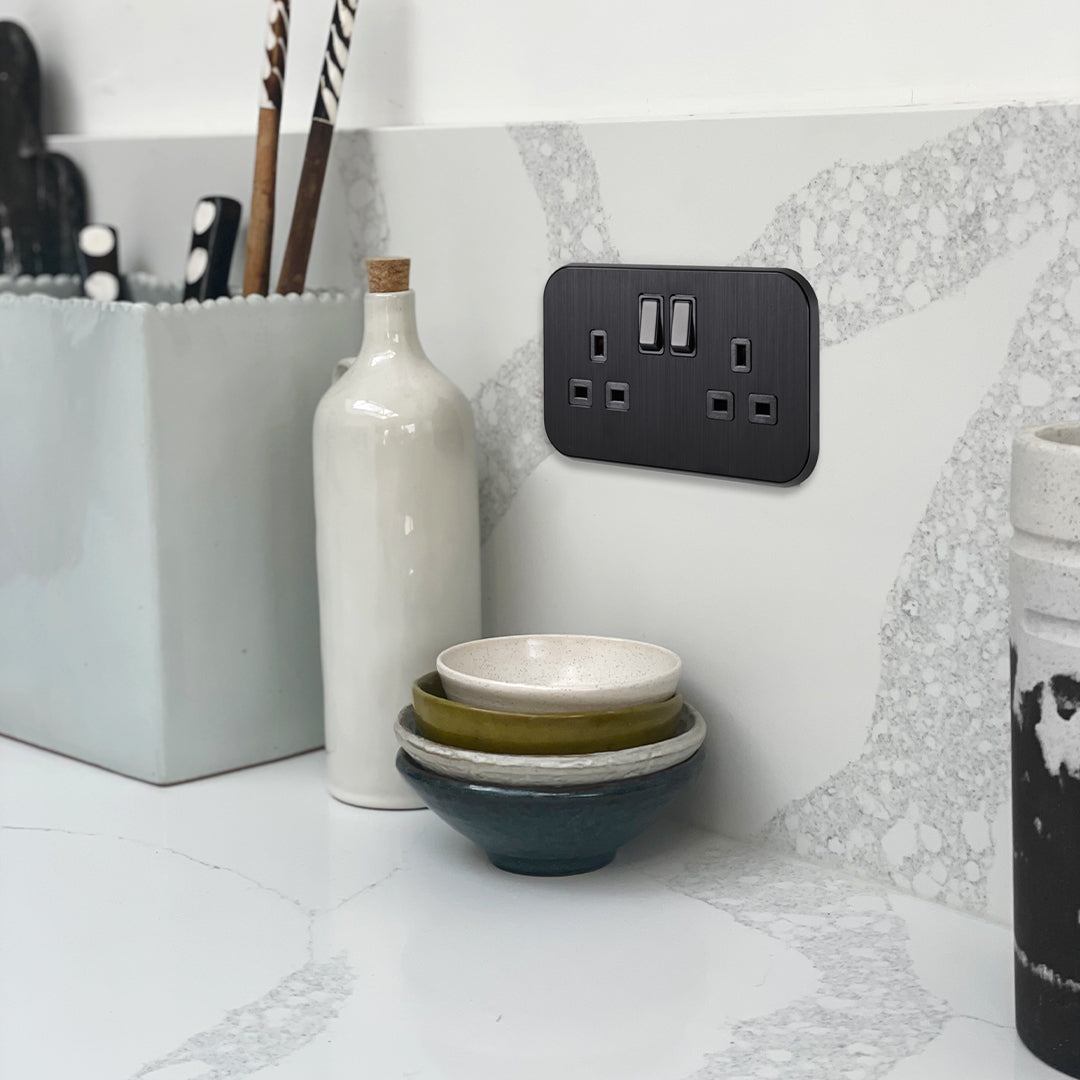 2G UK Plug Socket (13A) in Black