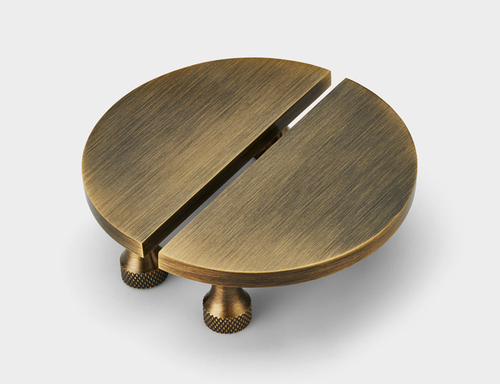 Pushka half moon handles together making a circle