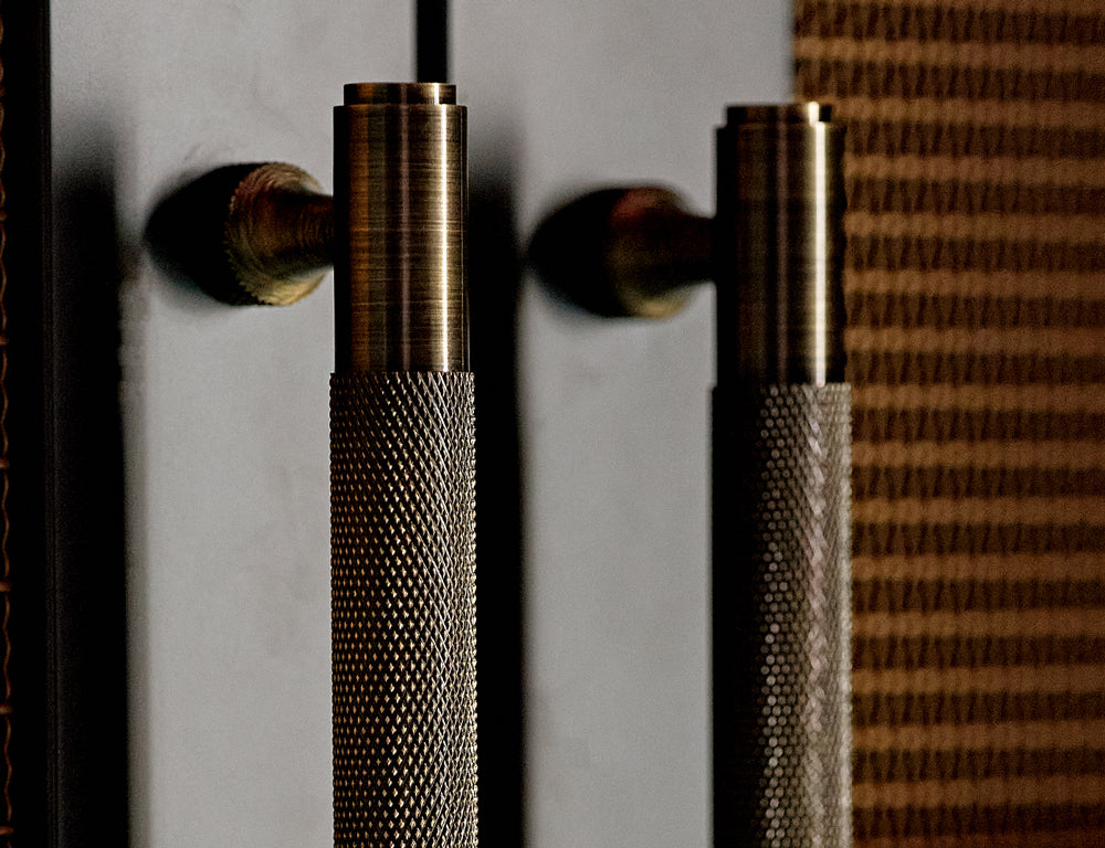 Pushka knurled double door handles