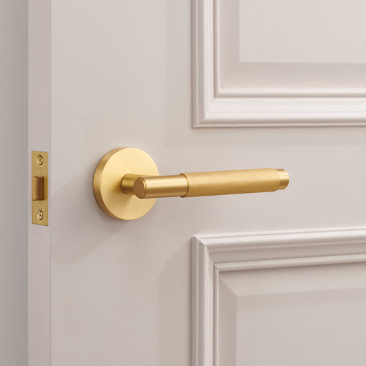 Brass Knurled Lever Door Handle in Gold