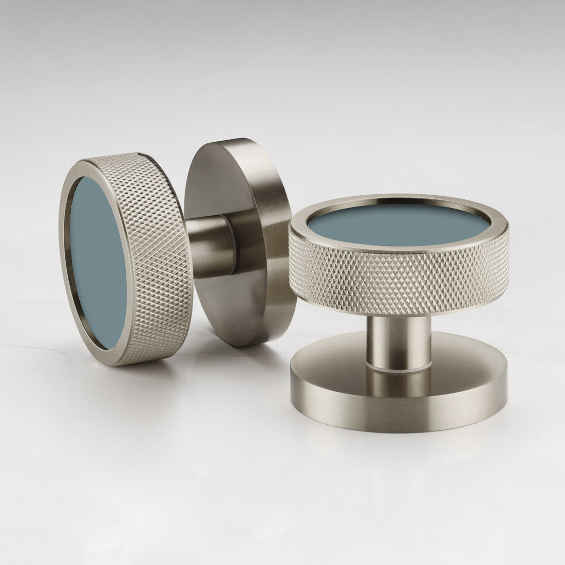 55907145285963_55923997409611