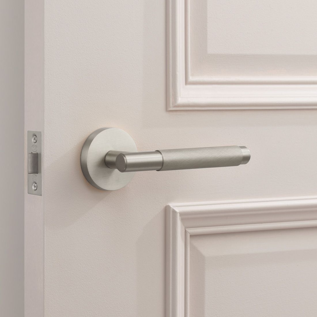 Brass Knurled Lever Door Handle in Silver